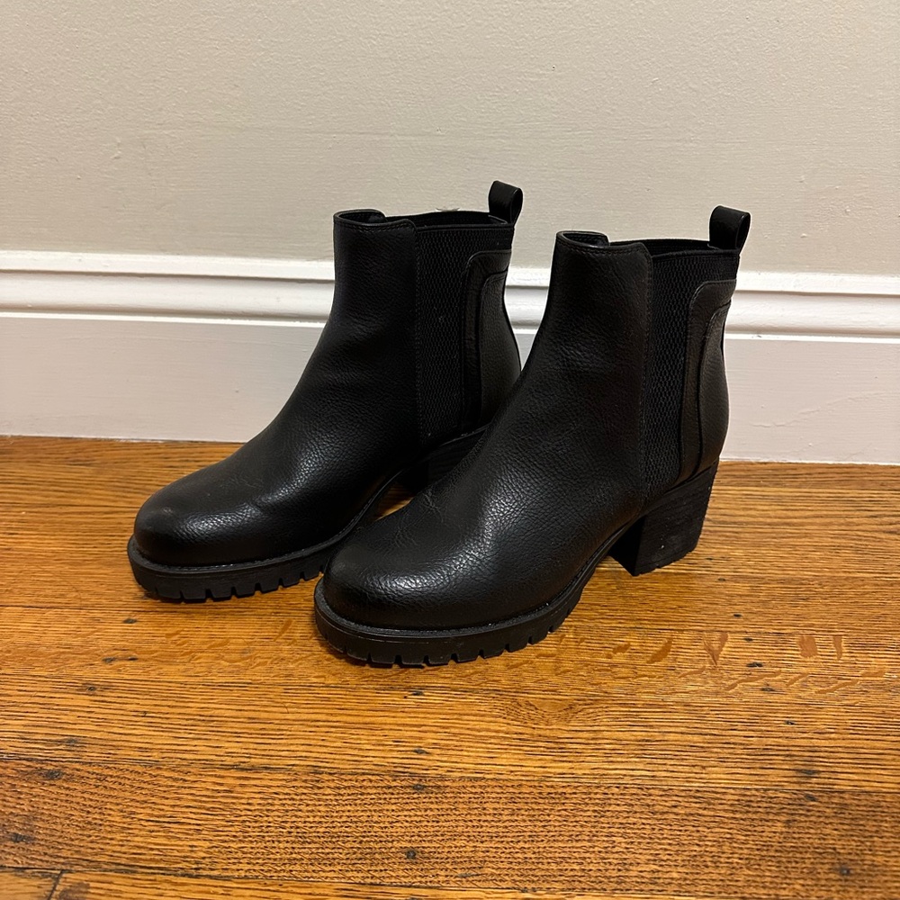 Black Chelsea Ankle Boots with Chunky Heel